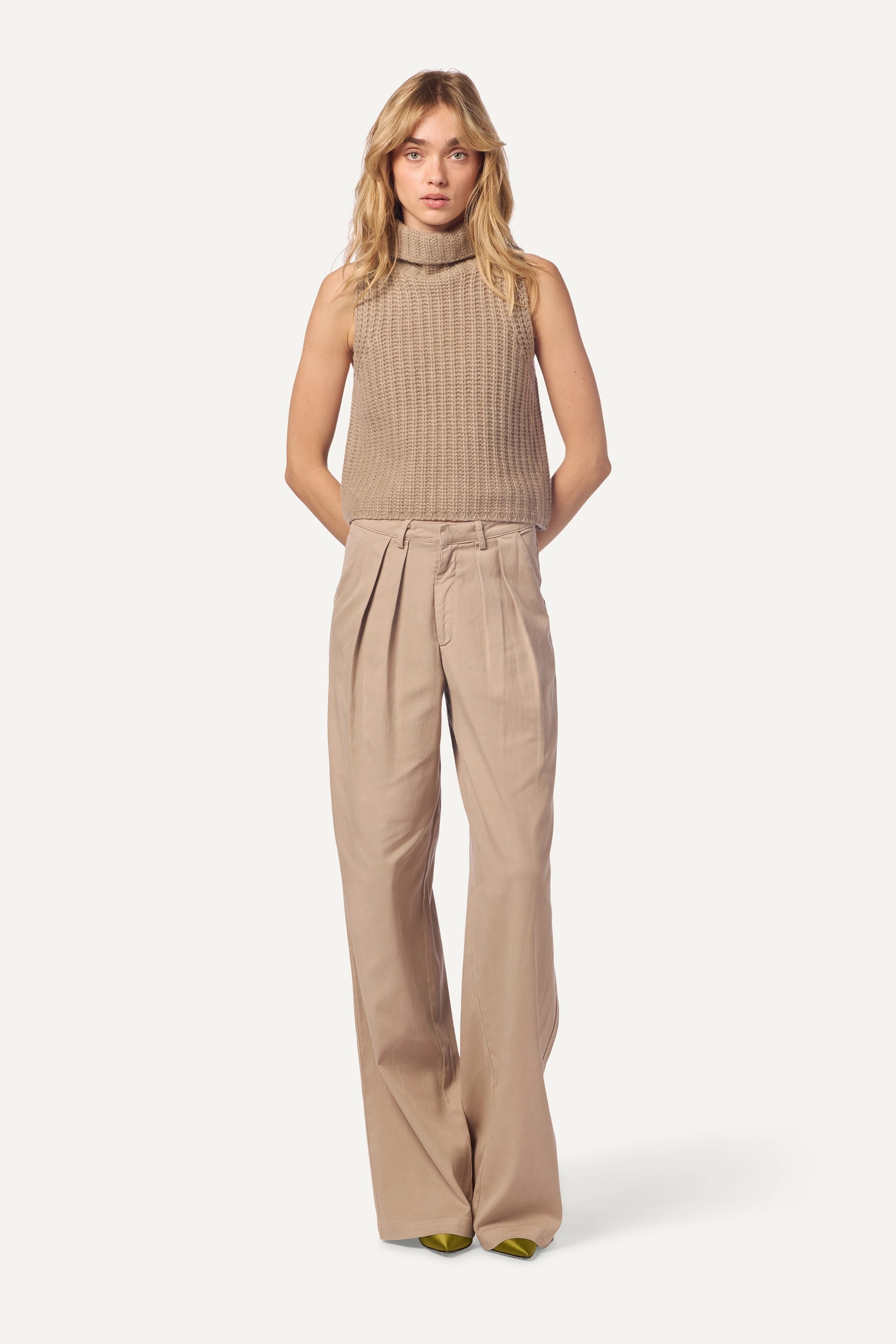 SOLSTICE LOW RISE PLEATED CASUAL PANT | ECO GRAVEL SeamlessPocketDesign