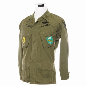 US ARMY TROPICAL COMBAT JACKET 2ND PATTERN 1966 VIETNAM WAR THE ARMY OF THE REPUBLIC OF VIETNAM SPECIAL FORCES, THE SOUTH VIETNAMESE REGIONAL FORCES, MACV AND INFANTRY PATCHES SIZE MEDIUM SHORT second - hand brand - new