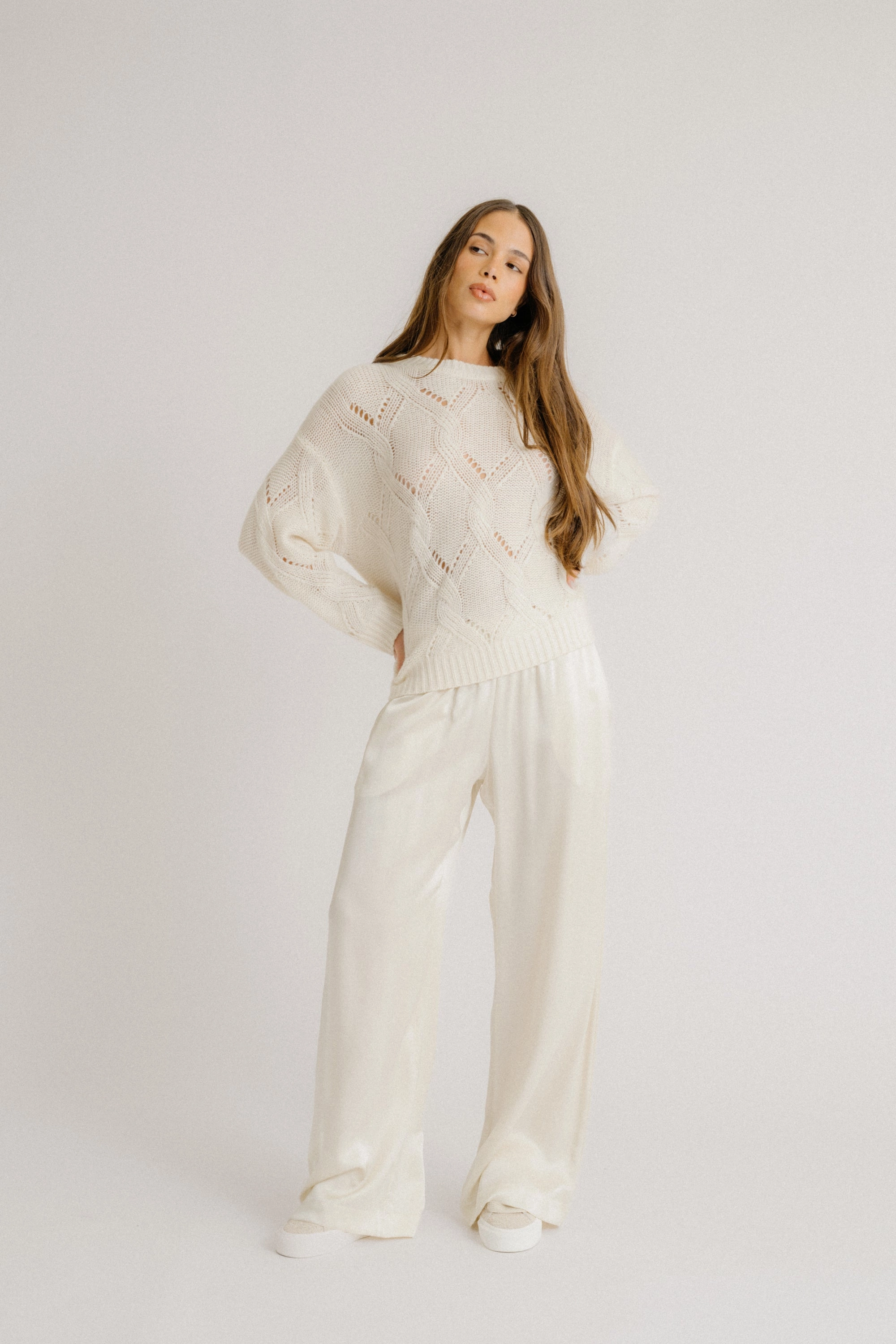 GIA SLOUCHY CABLE KNIT CASHMERE CREWNECK SWEATER | GARDENIA Comfortable Look Casual Performance Wear