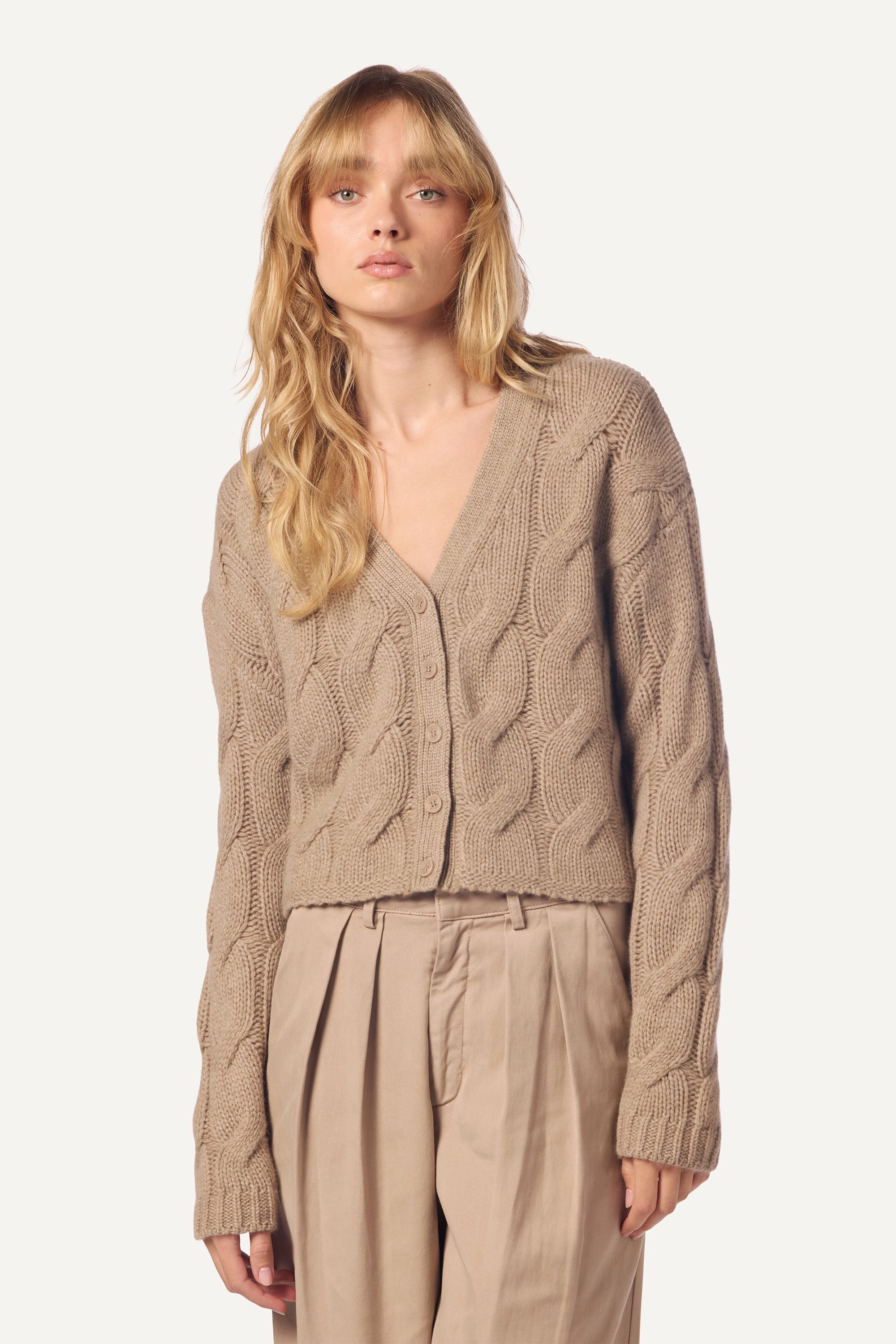JOLIE V-NECK CROPPED CABLE CASHMERE CARDIGAN | ECO GRAVEL Active Wear Fit