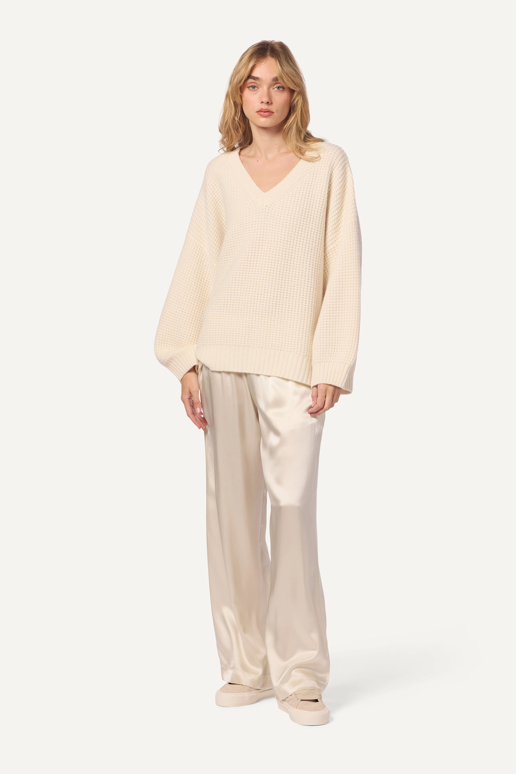 LINDEN SLOUCHY V-NECK RIBBED CASHMERE SWEATER | GARDENIA Premium Comfort