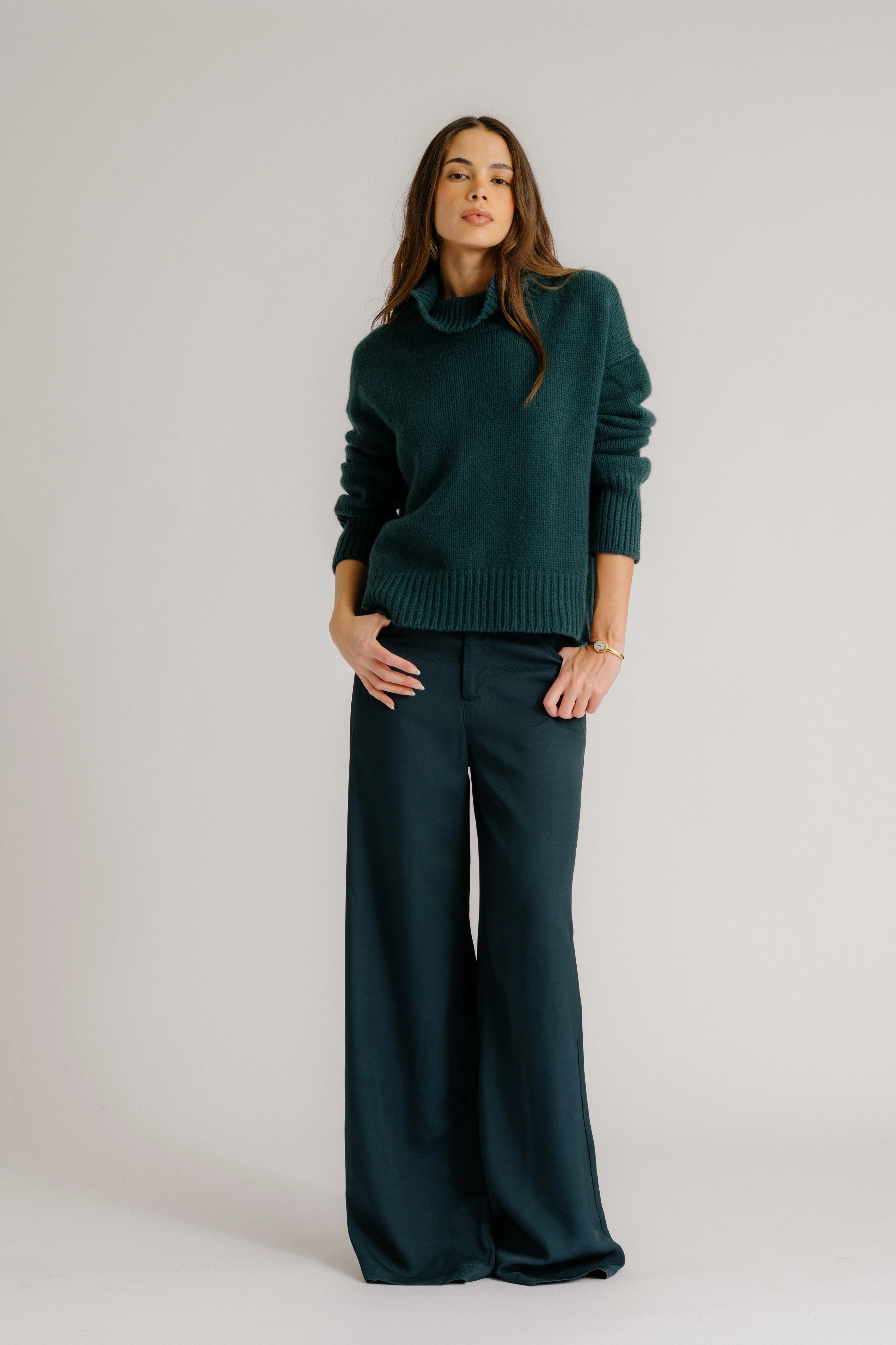 Sleek Movement Odor Resistant Material SCARLETT CASHMERE TURTLENECK | SACRAMENTO