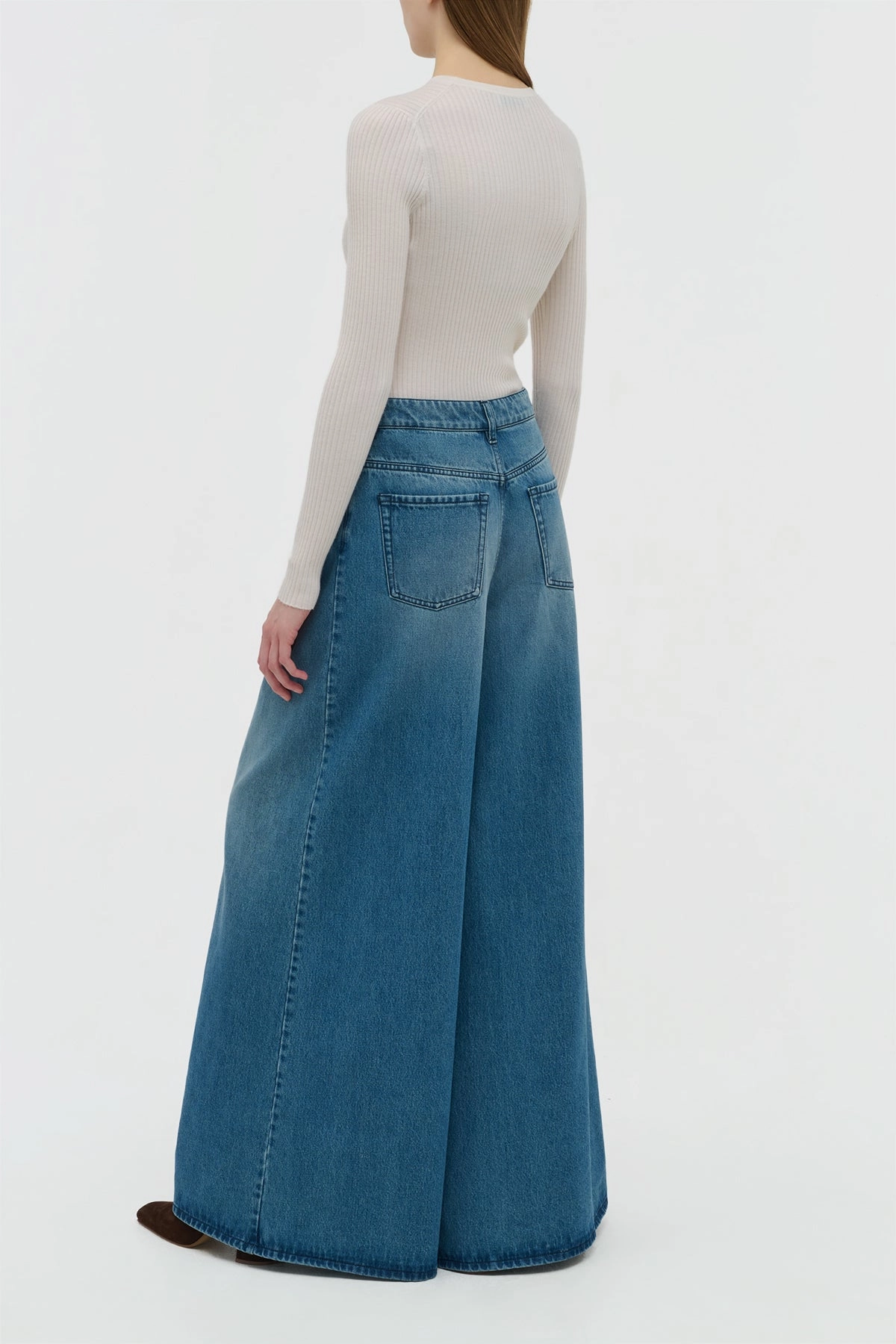Brenn Wide-leg Jean in Uruguayan Blue Recycled Cotton Denim Wind Resistance Relaxed Comfort Look