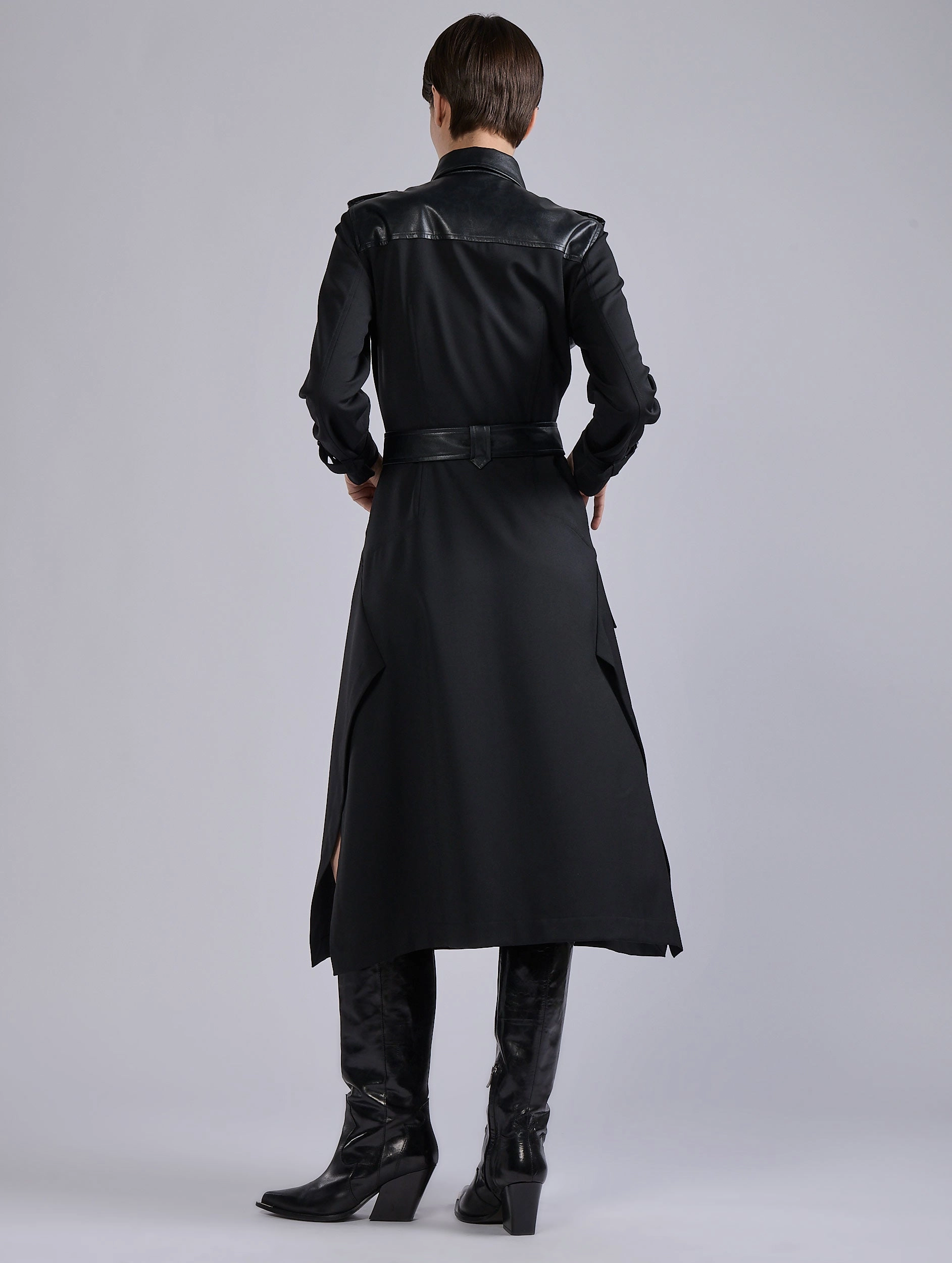 Robe-manteau en gabardine de laine stretch noire Soft Design