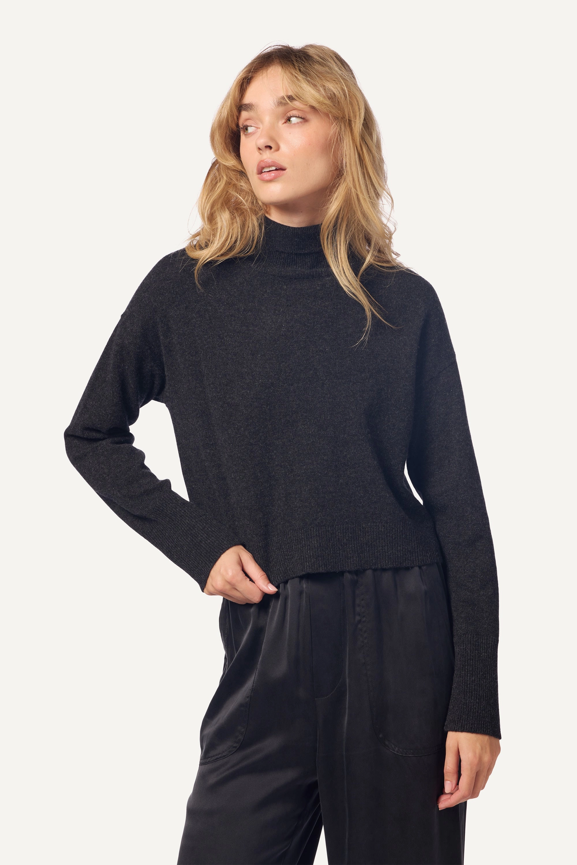 Wrinkle Resistant Knit Cozy Wearable SABLE CASHMERE TURTLENECK SWEATER | ASPHALT CHARCOAL