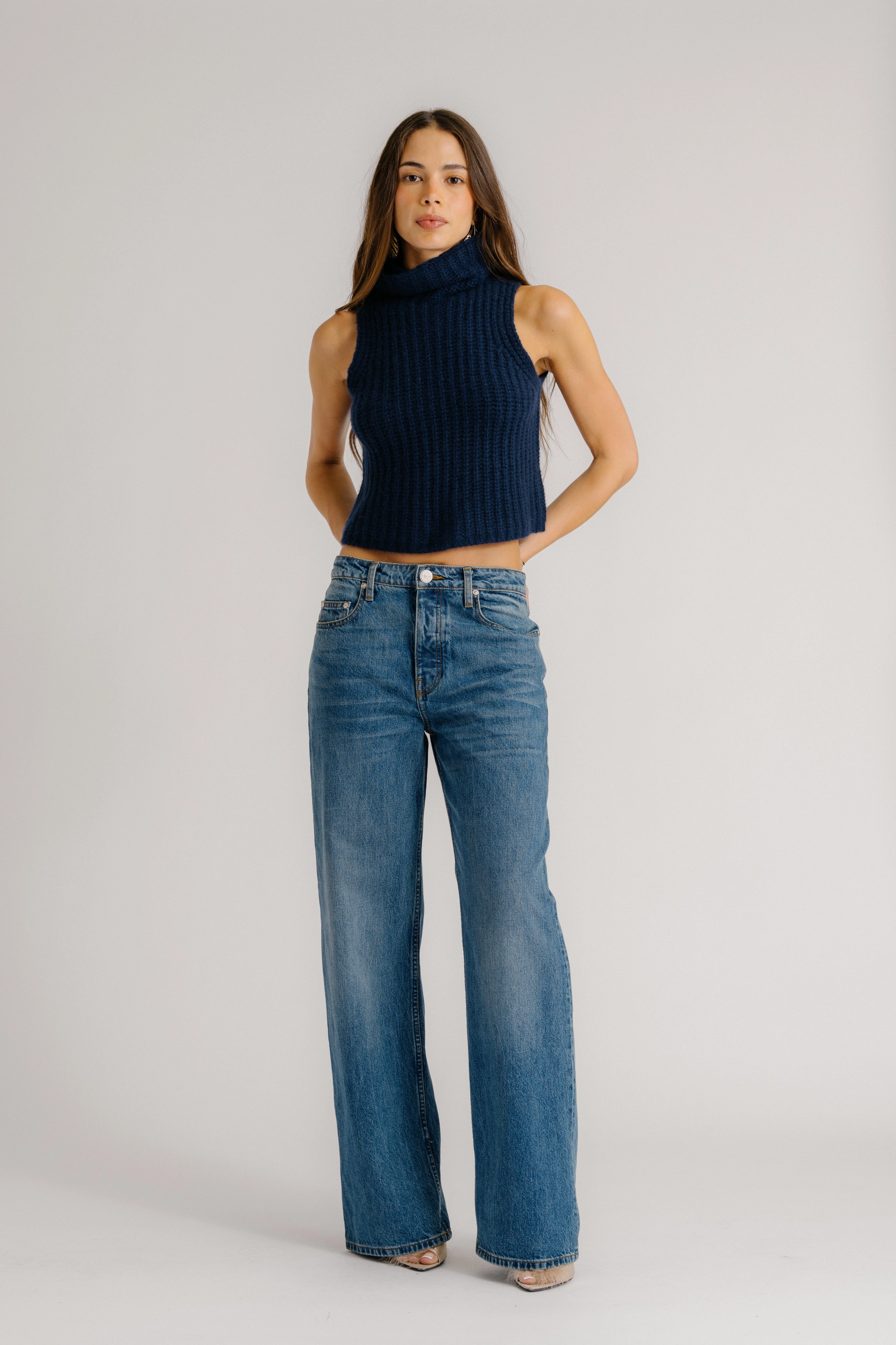 Sleek Performance Effortless Fit SAIGE SLEEVELESS CASHMERE TURTLENECK | MIDNIGHT NAVY