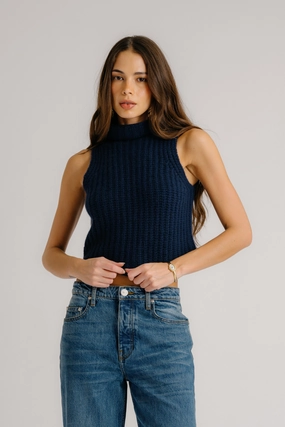 Chill Design Winter Layering Look SAIGE SLEEVELESS CASHMERE TURTLENECK | MIDNIGHT NAVY
