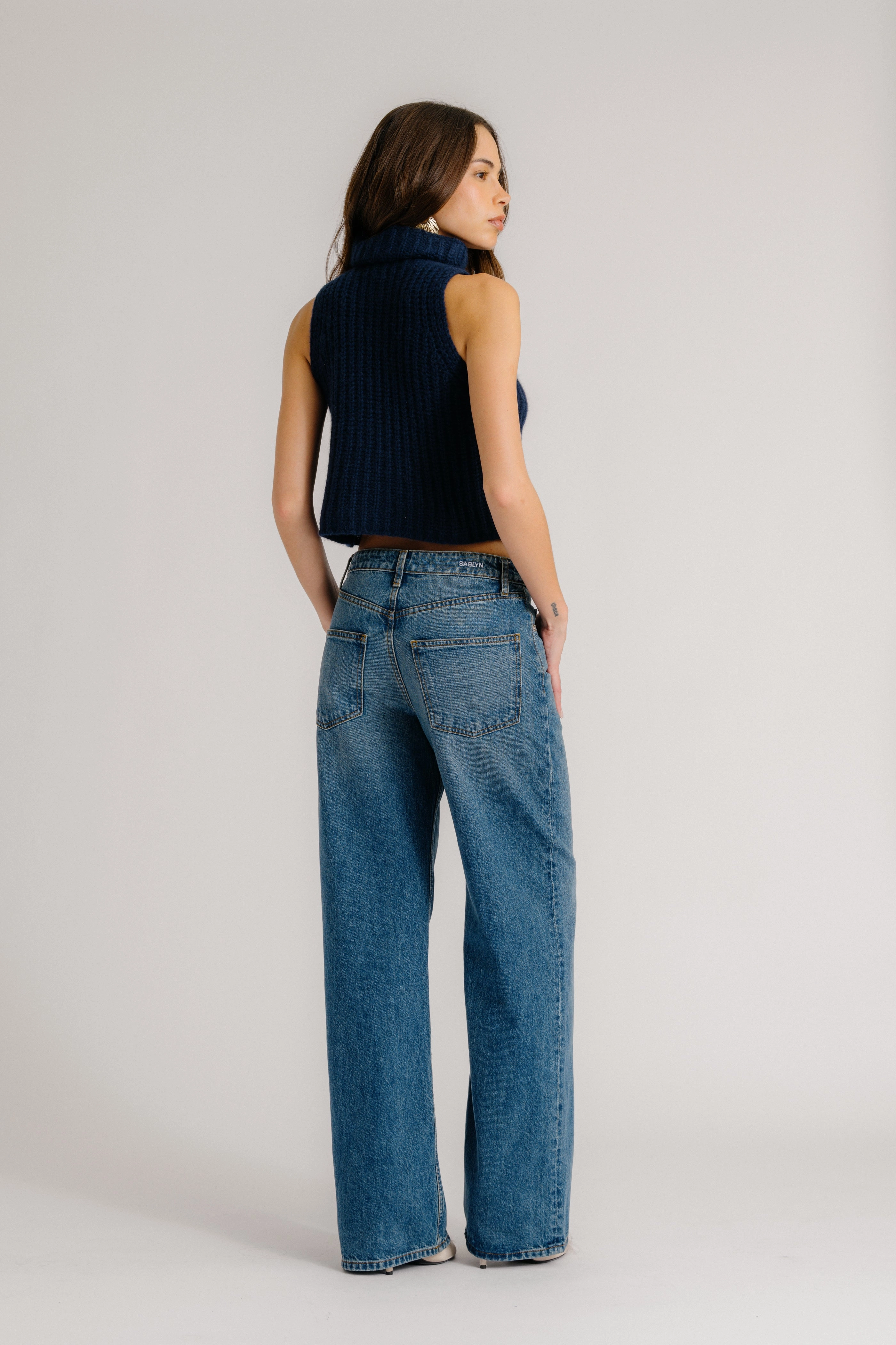 SAIGE SLEEVELESS CASHMERE TURTLENECK | MIDNIGHT NAVY Chilly Day Knitwear