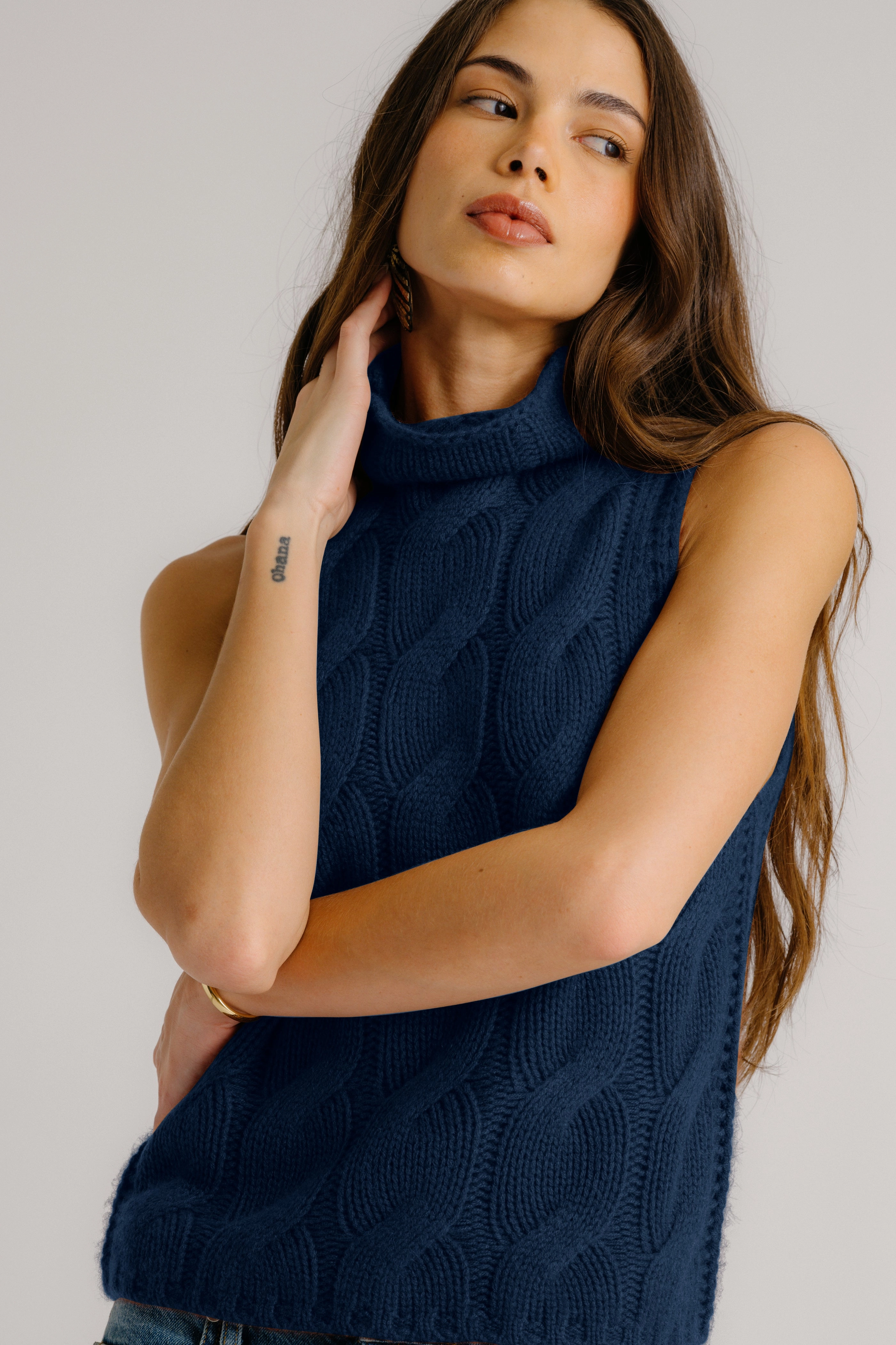 All-Day Knitwear SALVIA SLEEVELESS CASHMERE CABLE TURTLENECK | MIDNIGHT NAVY