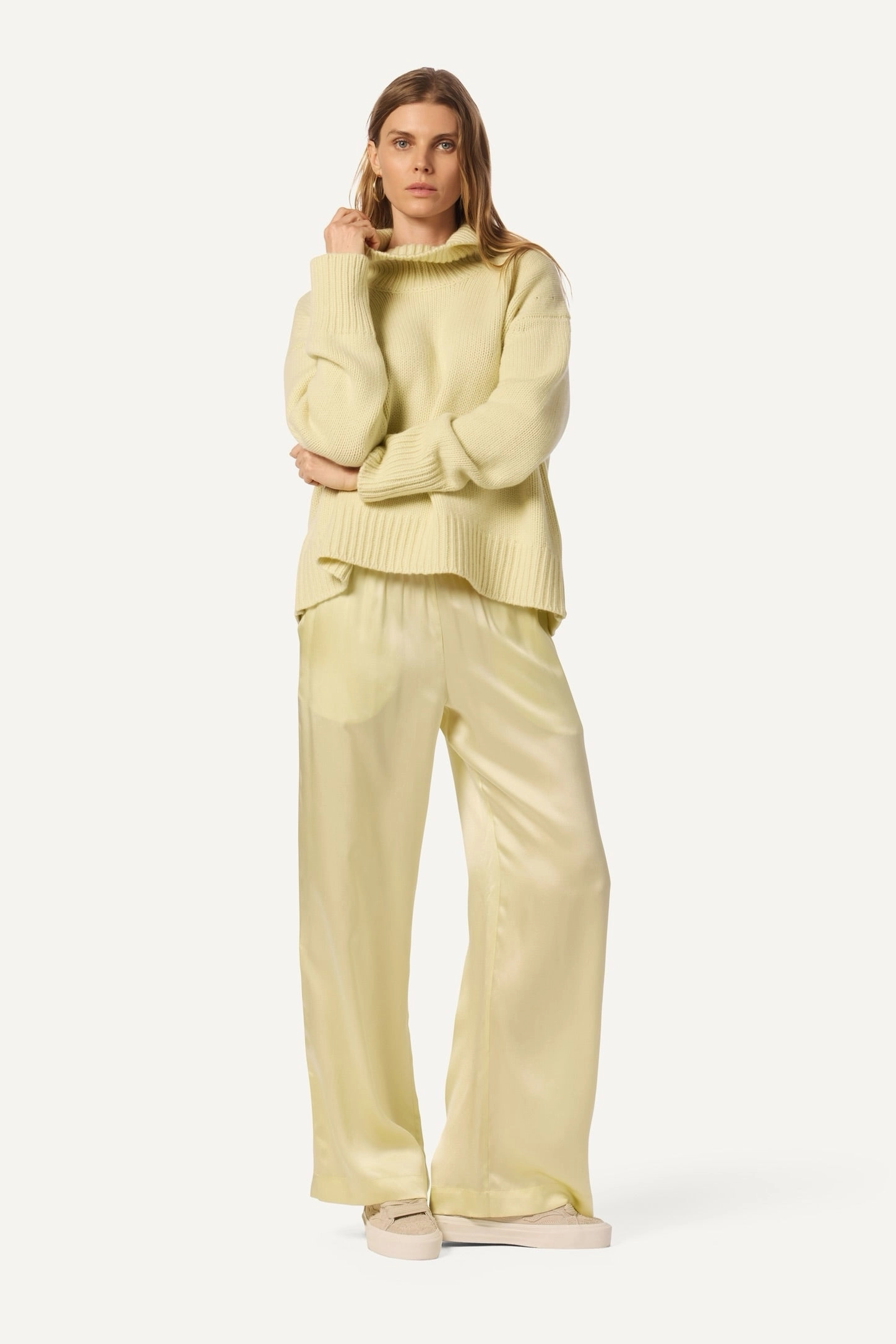 Performance Layer Wear SCARLETT CASHMERE TURTLENECK SWEATER | PALE CITRON