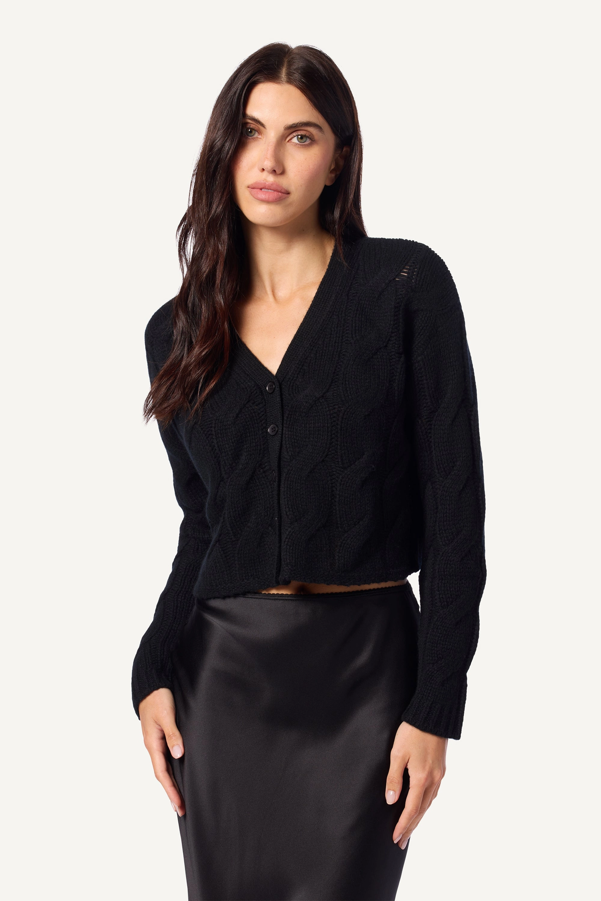JOLIE V-NECK CROPPED CABLE CASHMERE CARDIGAN | BLACK Quick Slip