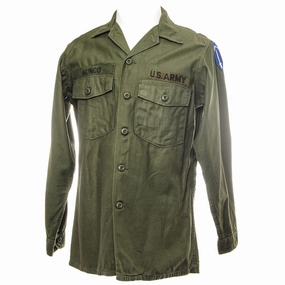 VINTAGE US ARMY UTILITY SHIRT P-64 P64 1968 PATCHED  SIZE 15 1/2 x 33 Ombre Classic Chic