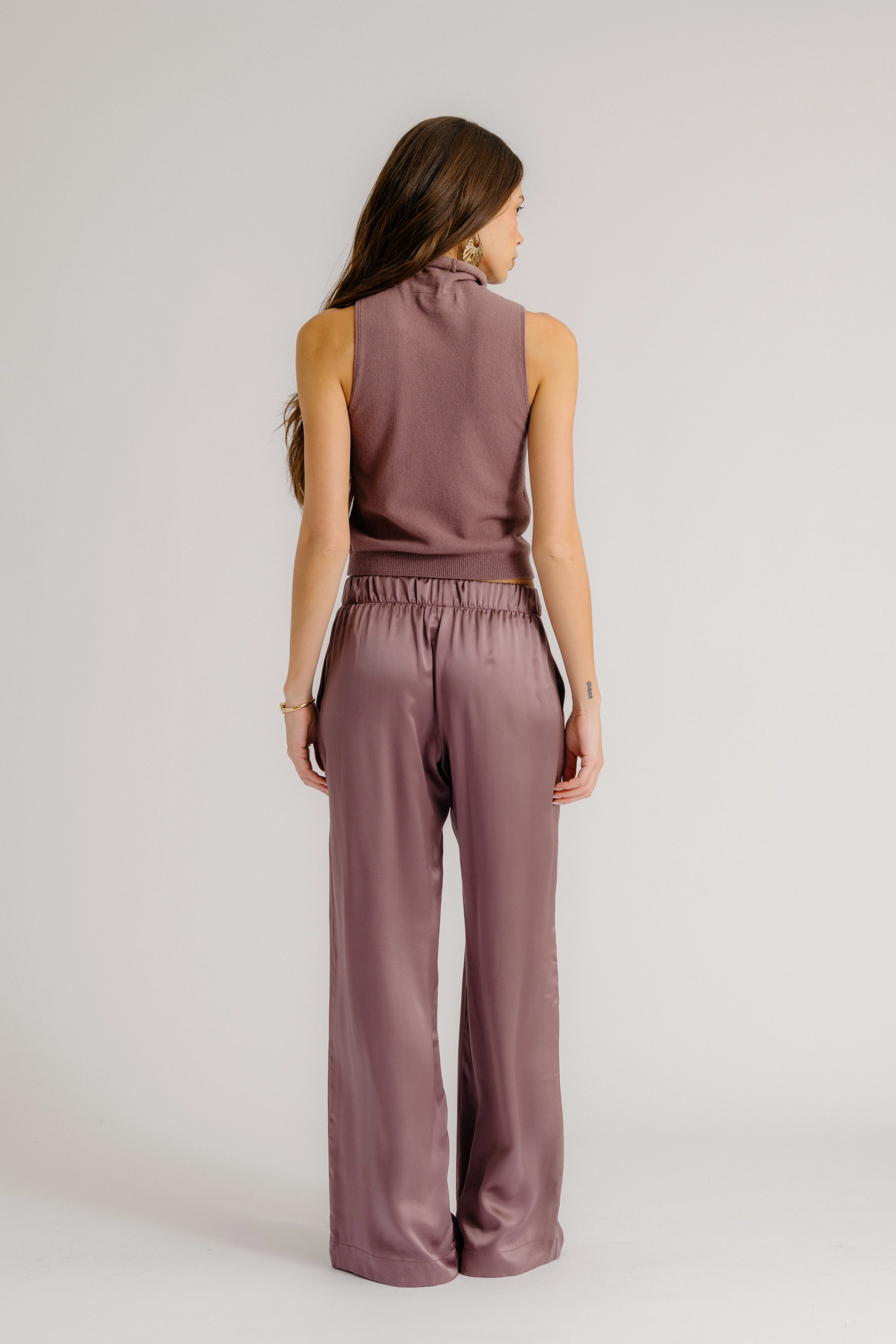 SOFIE SLEEVELESS CASHMERE TURTLENECK | DUSTY VIOLET Seamless Construction Design