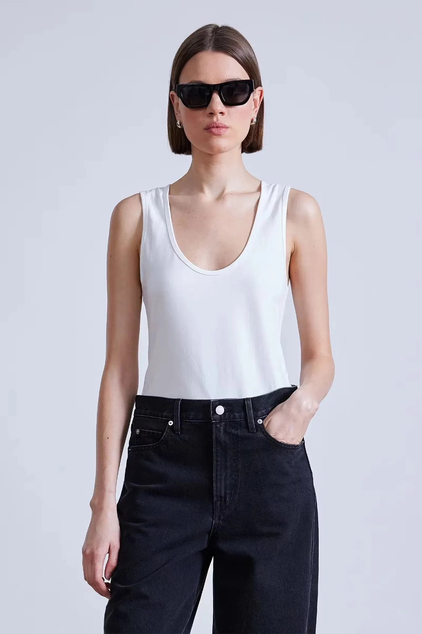 Uri Low-Cut Tank Unisex Core