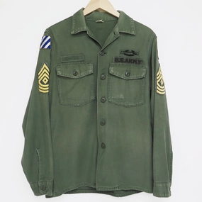 US ARMY UTILITY SHIRT P-64 P64 1970'S 3RD INFANTRY DIVISION 1ST SERGEANT COMBAT INFANTRYMAN BADGE SIZE 15 1/2 x 35 Adjustable Hood