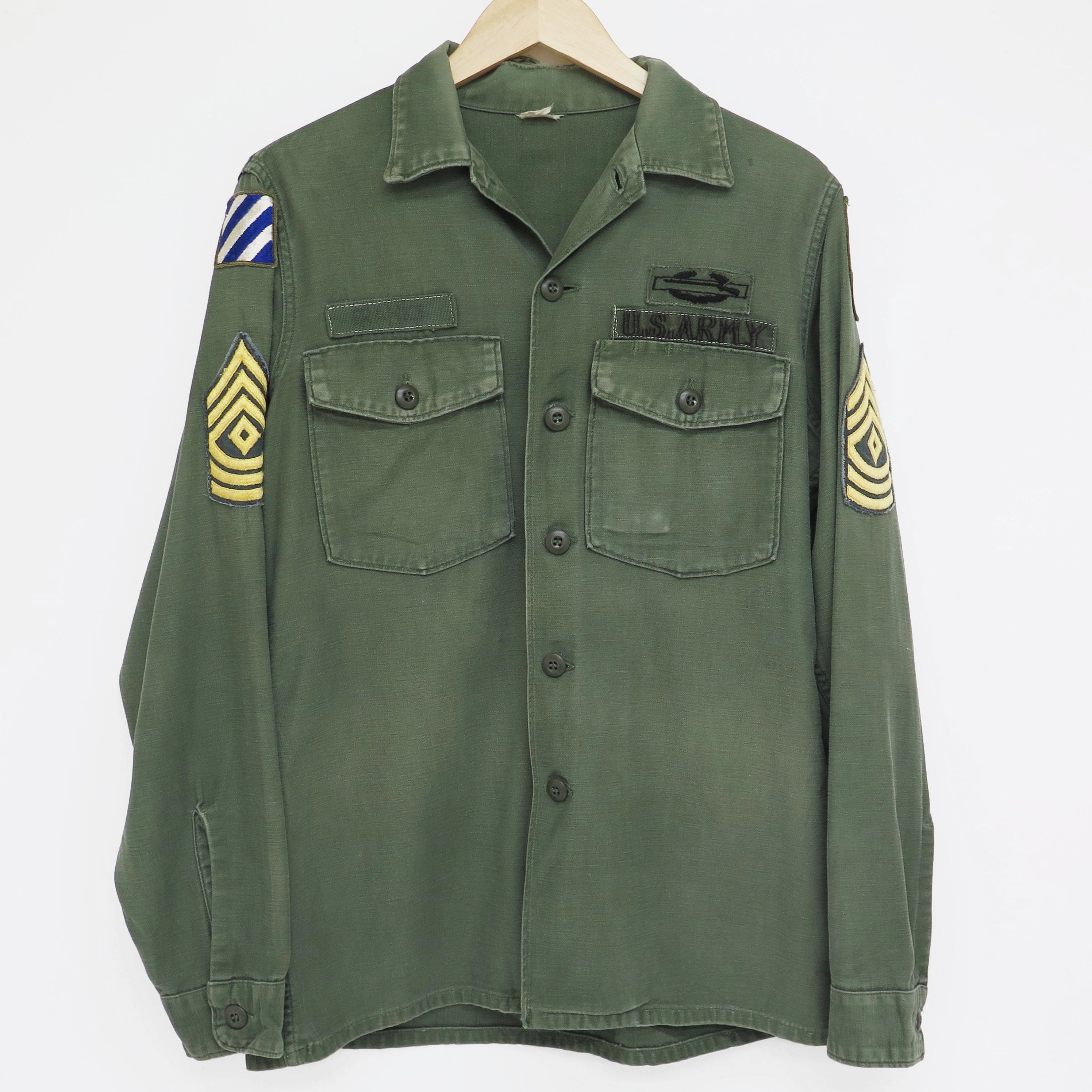 US ARMY UTILITY SHIRT P-64 P64 1970'S 3RD INFANTRY DIVISION 1ST SERGEANT COMBAT INFANTRYMAN BADGE SIZE 15 1/2 x 35 Adjustable Hood