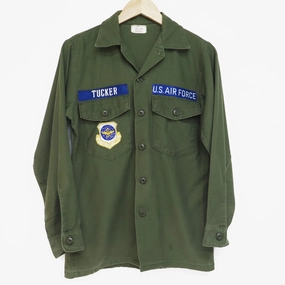 Essential Minimal Drawcord Hood USAF US AIR FORCE UTILITY SHIRT P-64 P64 1975 VIETNAM WAR MILITARY AIRLIFT COMMAND PATCH  SIZE 14 1/2 X 31