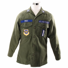 Daily Sporty VINTAGE US AIR FORCE UTILITY SHIRT P-64 P64 1968 VIETNAM WAR SIZE 15 1/2 X 33 WITH PATCHES