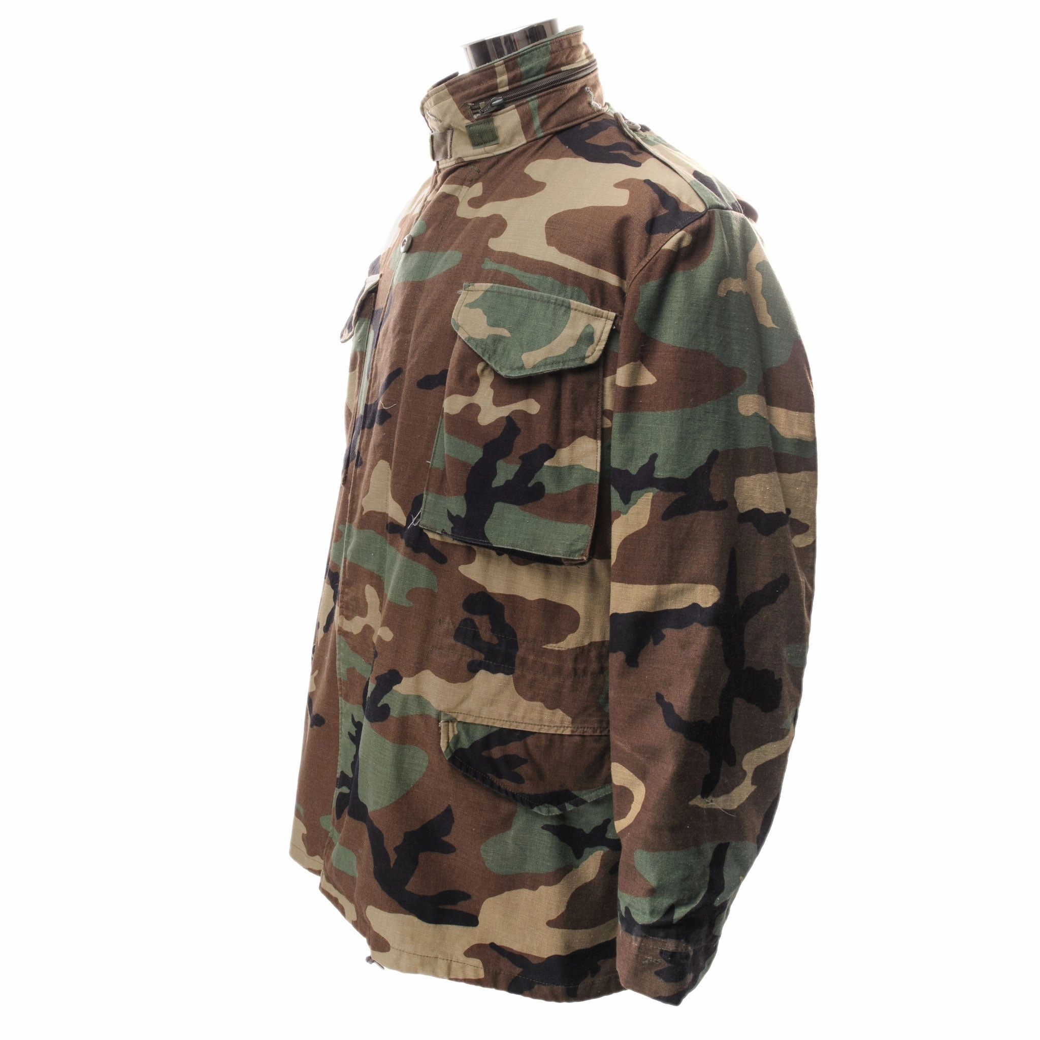 VINTAGE US ARMY M-1965 M65 WOODLAND CAMO FIELD JACKET 1991 SIZE MEDIUM LONG Zippered Pocket Design Rain Break