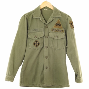 VINTAGE US ARMY UTILITY SHIRT P64 1960'S VIETNAM WAR PATCH 4TH INFANTRY ARMORED DIVISION Lightweight Essential Bold