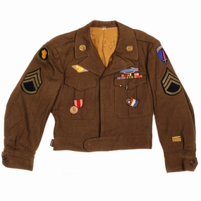 VINTAGE US ARMY WOOL FIELD JACKET WW2 ERA SIZE 34S WITH PATCHES, INSIGNIAS AND RIBBONS Sporty Style Debate